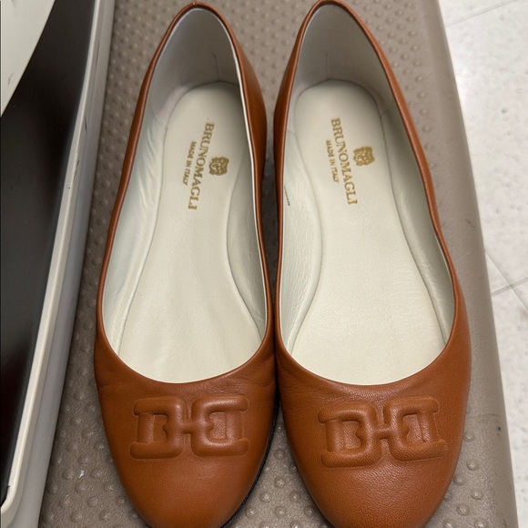 Bruno Magli Shoes - Bruno Magli Women's Tan Leather Flats